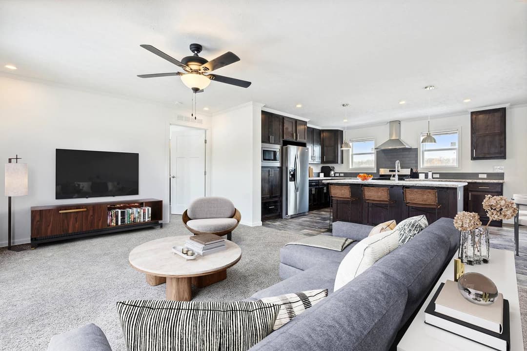 N675 interior home features