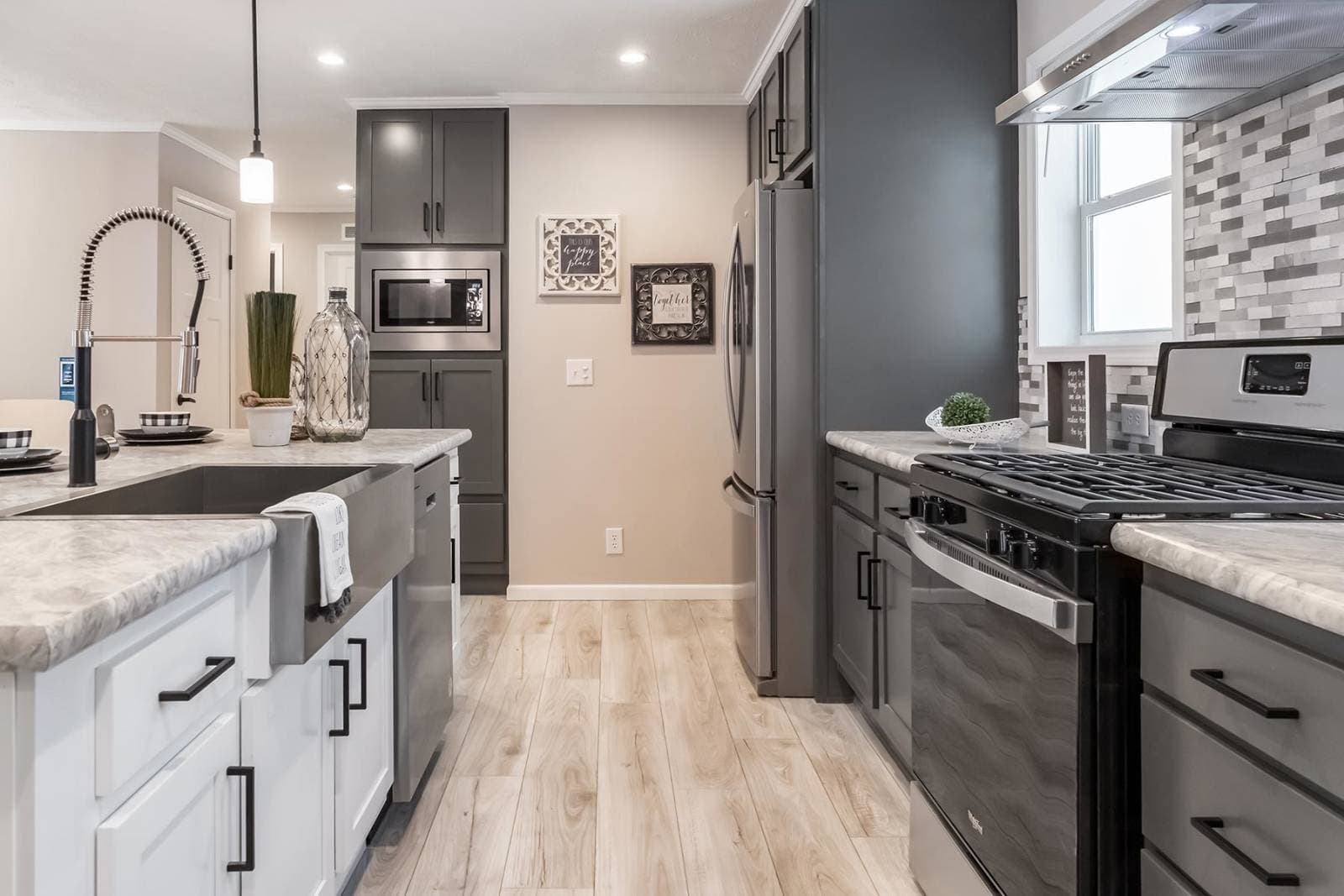 N611 kitchen home features