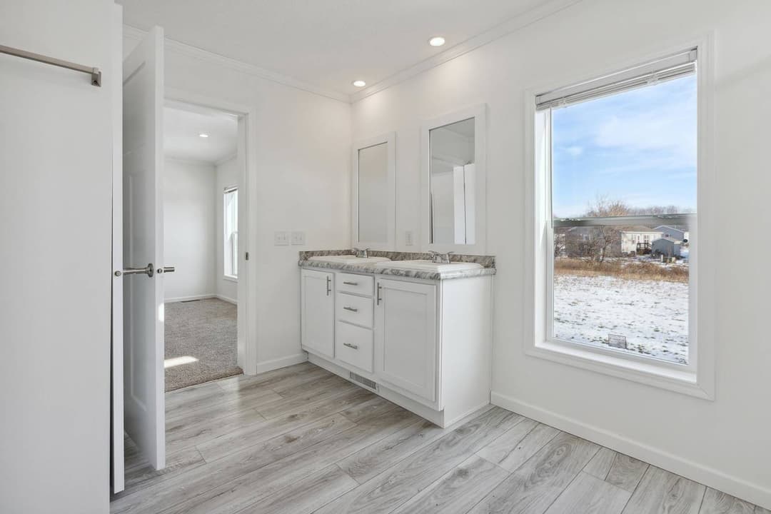 N682 bathroom home features