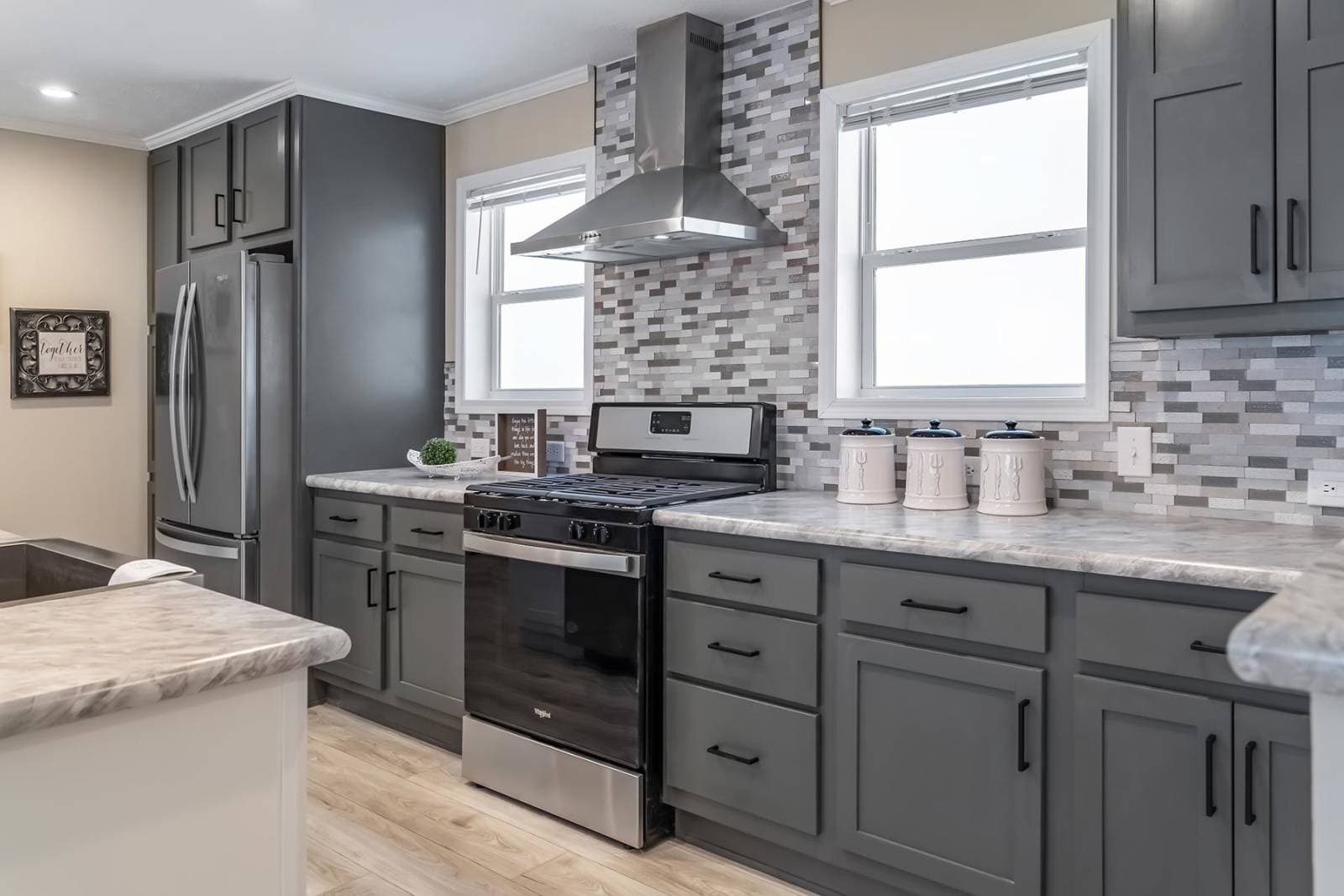 N611 kitchen home features