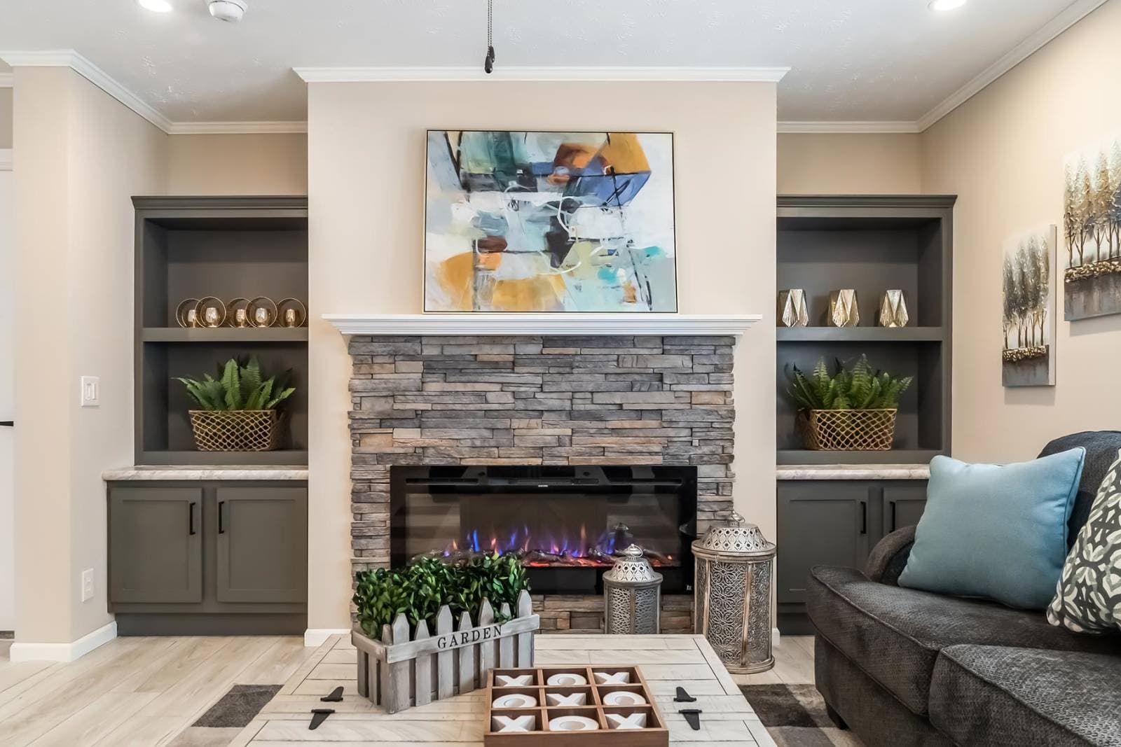 N611 interior home features