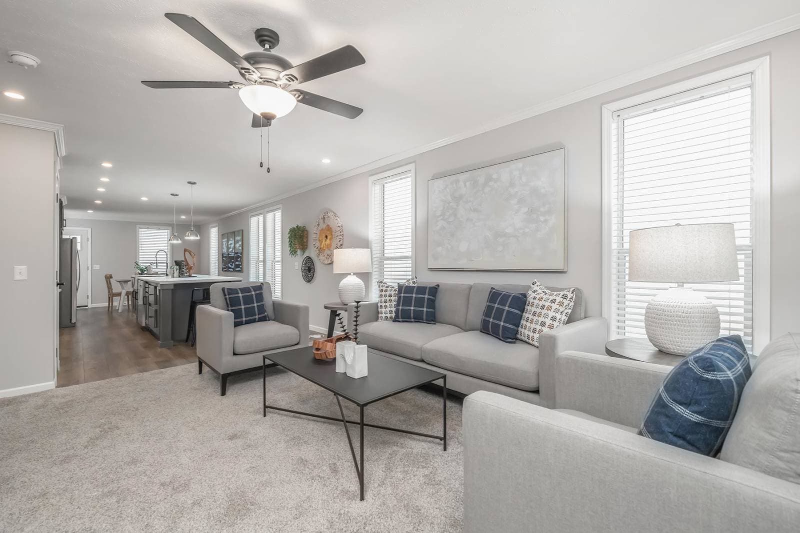 N621 interior home features