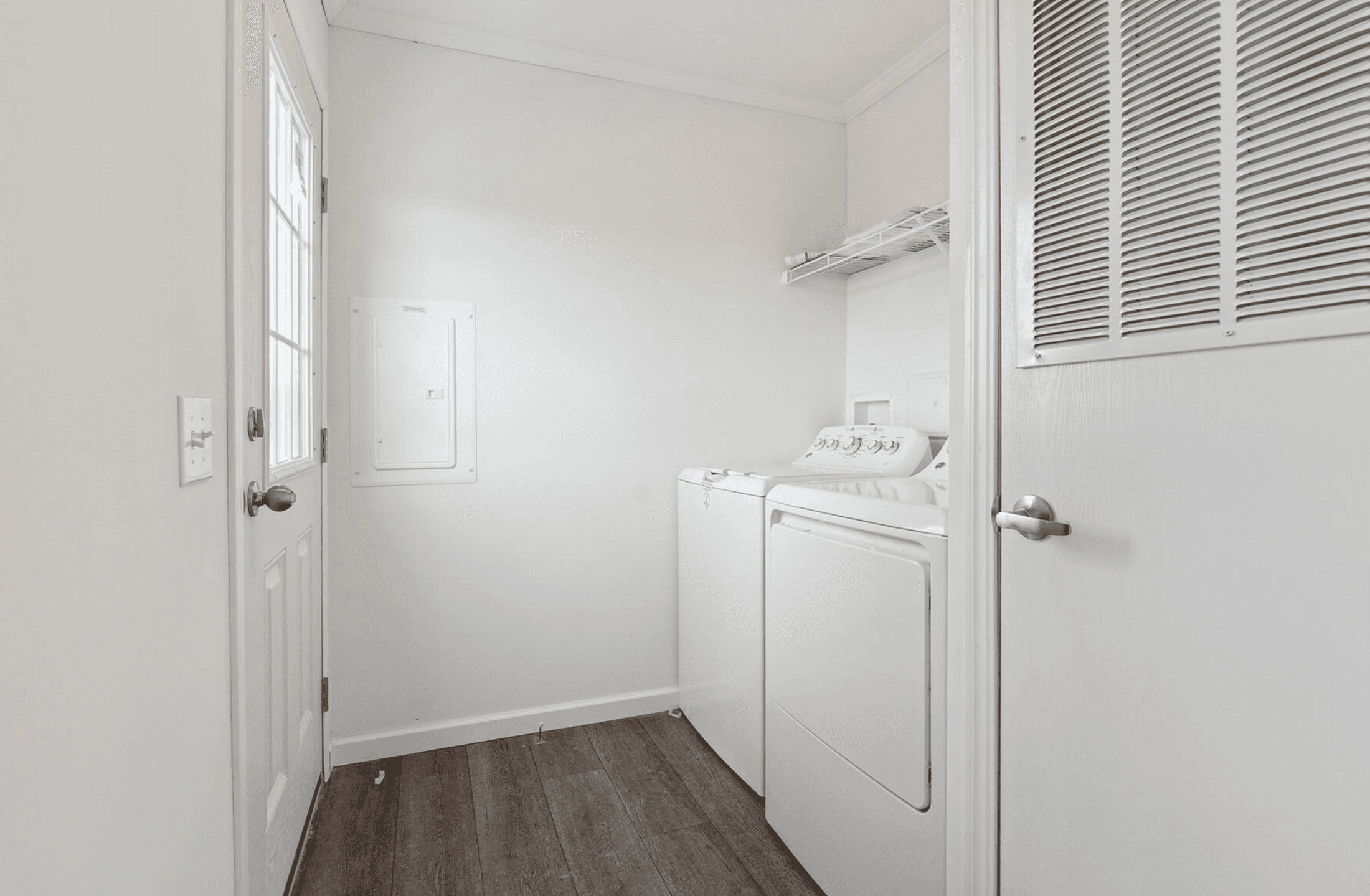 N688 interior home features