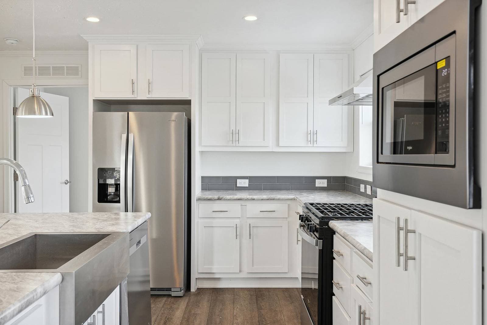 N688 kitchen home features