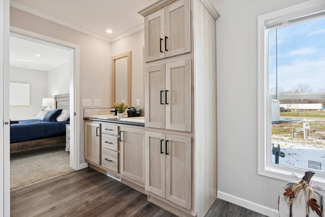 N620 bathroom home features