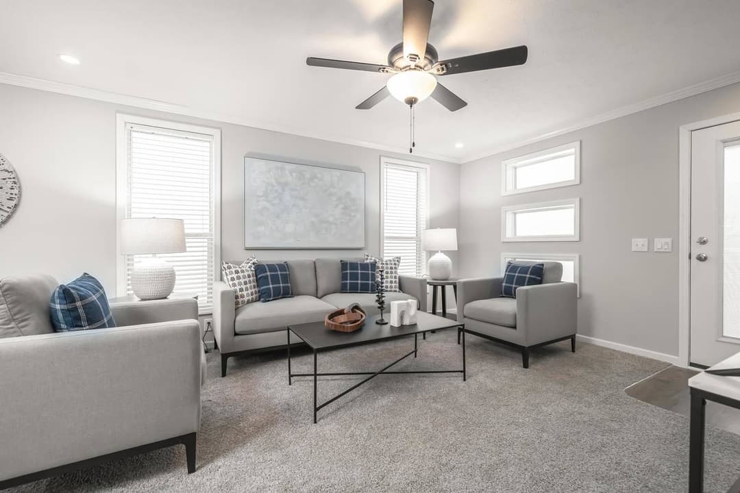 N621 interior home features