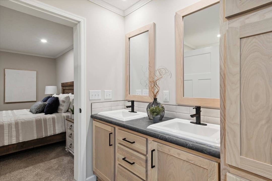 N620 bathroom home features