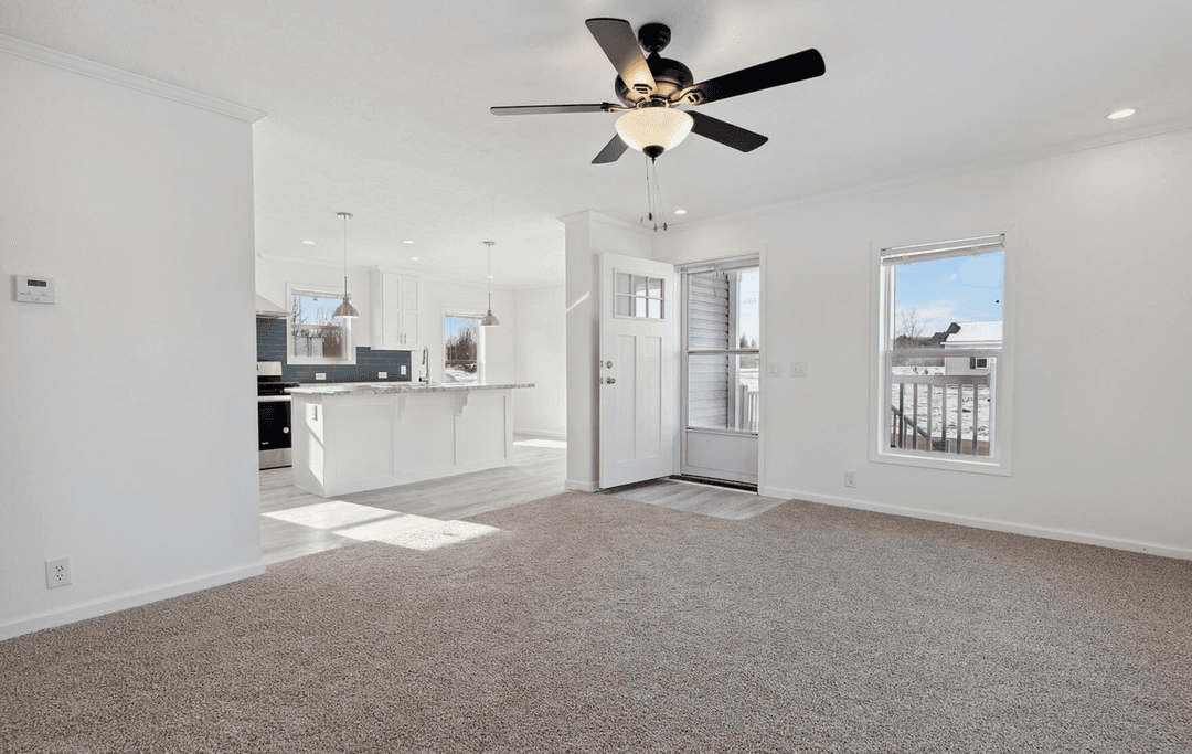 N682 interior home features