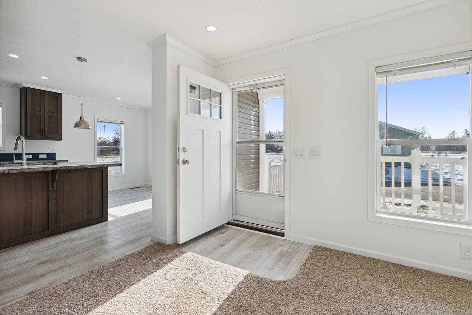 N610 interior home features