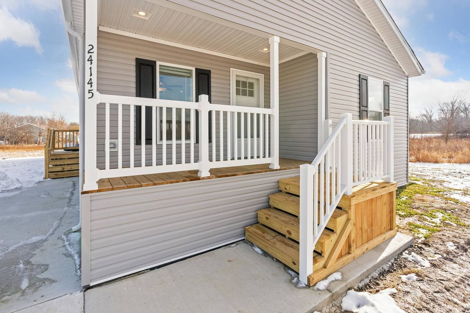 N682 exterior home features