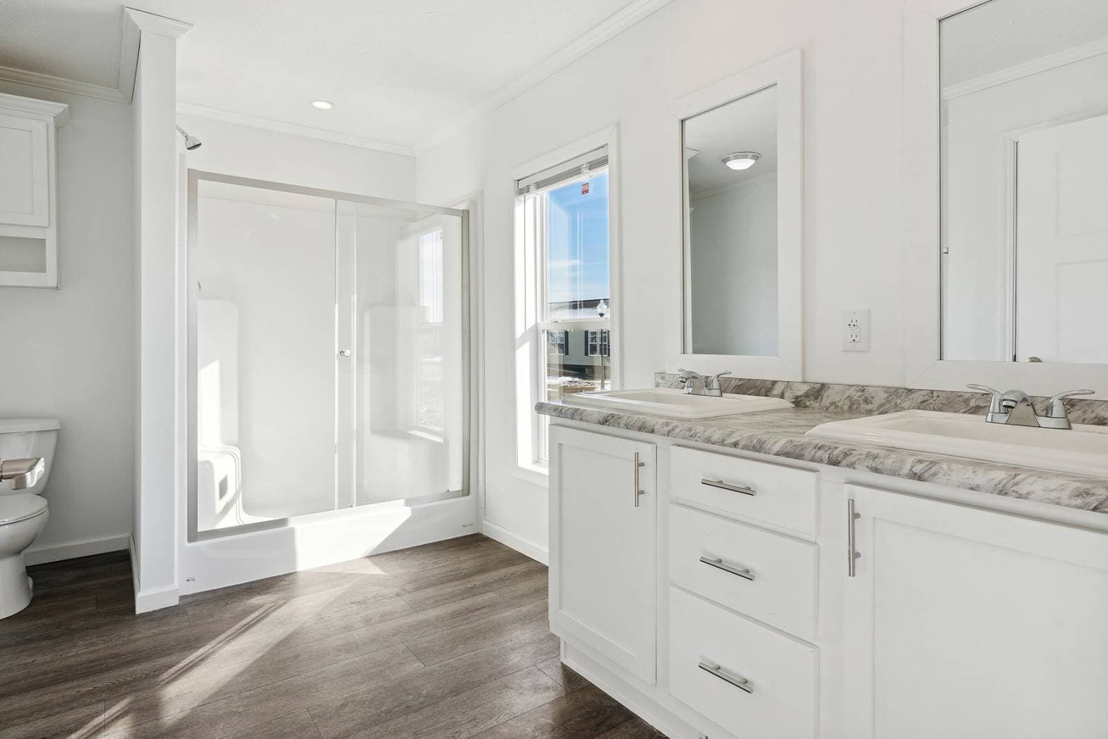 N688 bathroom home features