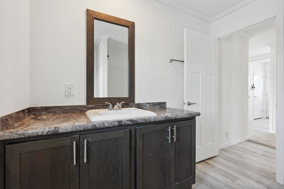 N610 bathroom home features