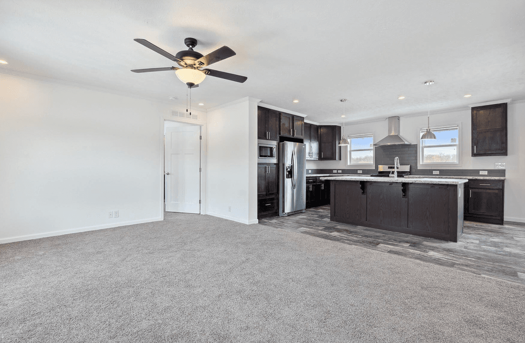 N675 interior home features