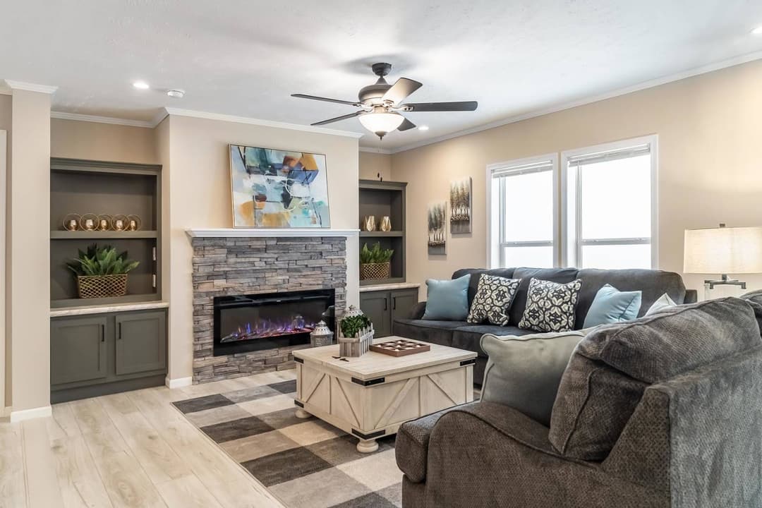 N611 interior home features