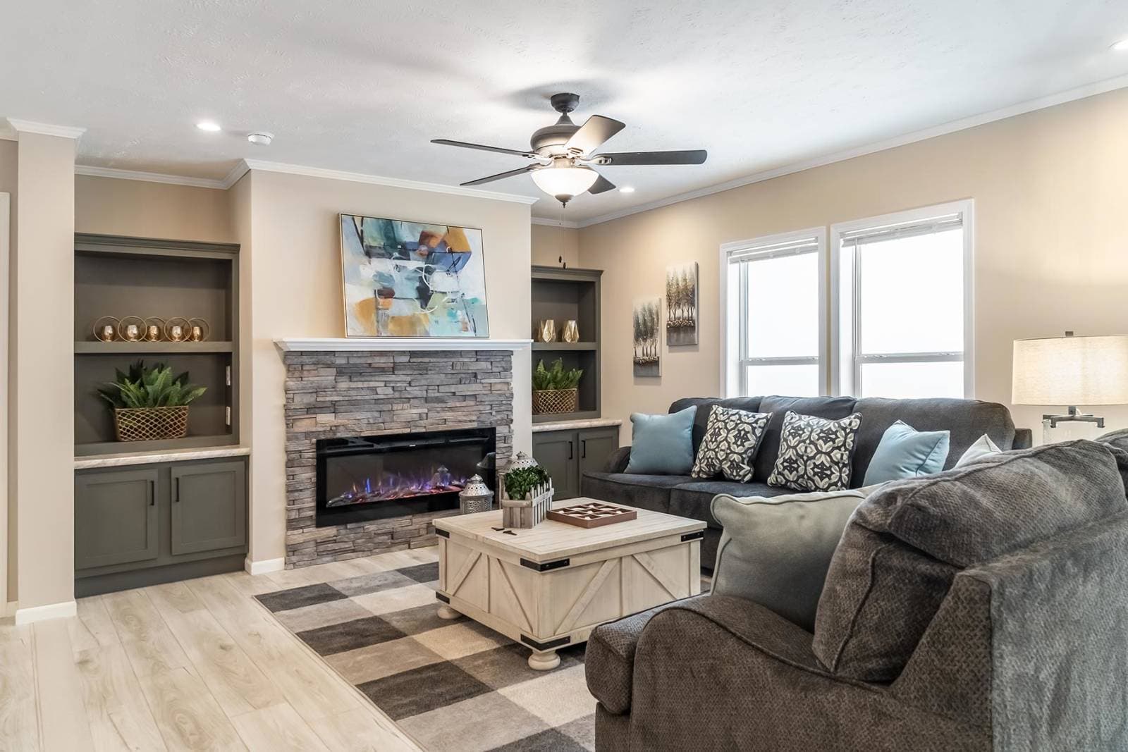 N611 interior home features