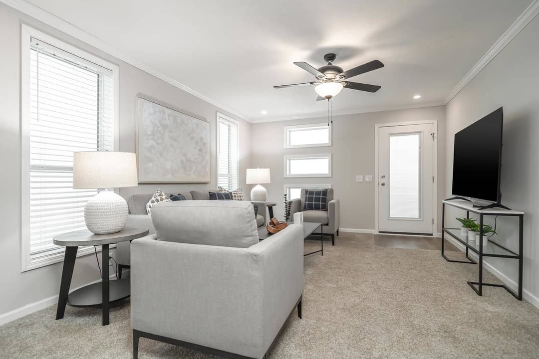 N621 interior home features