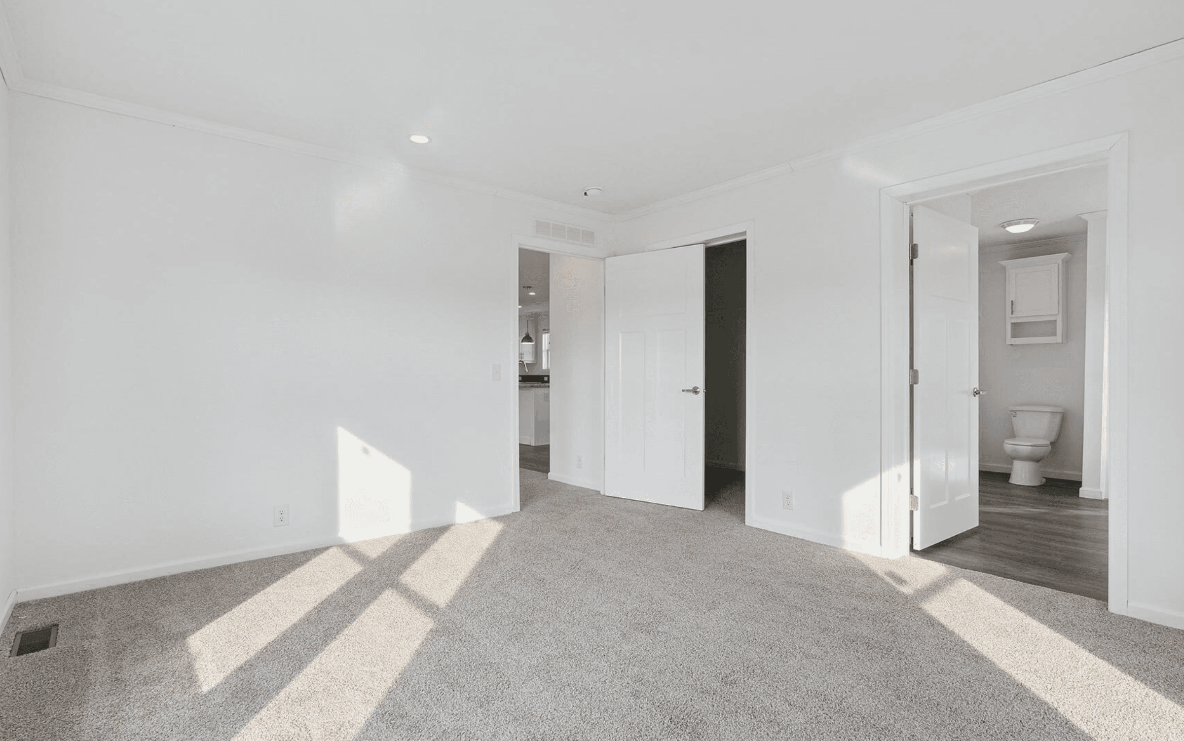 N688 bedroom home features