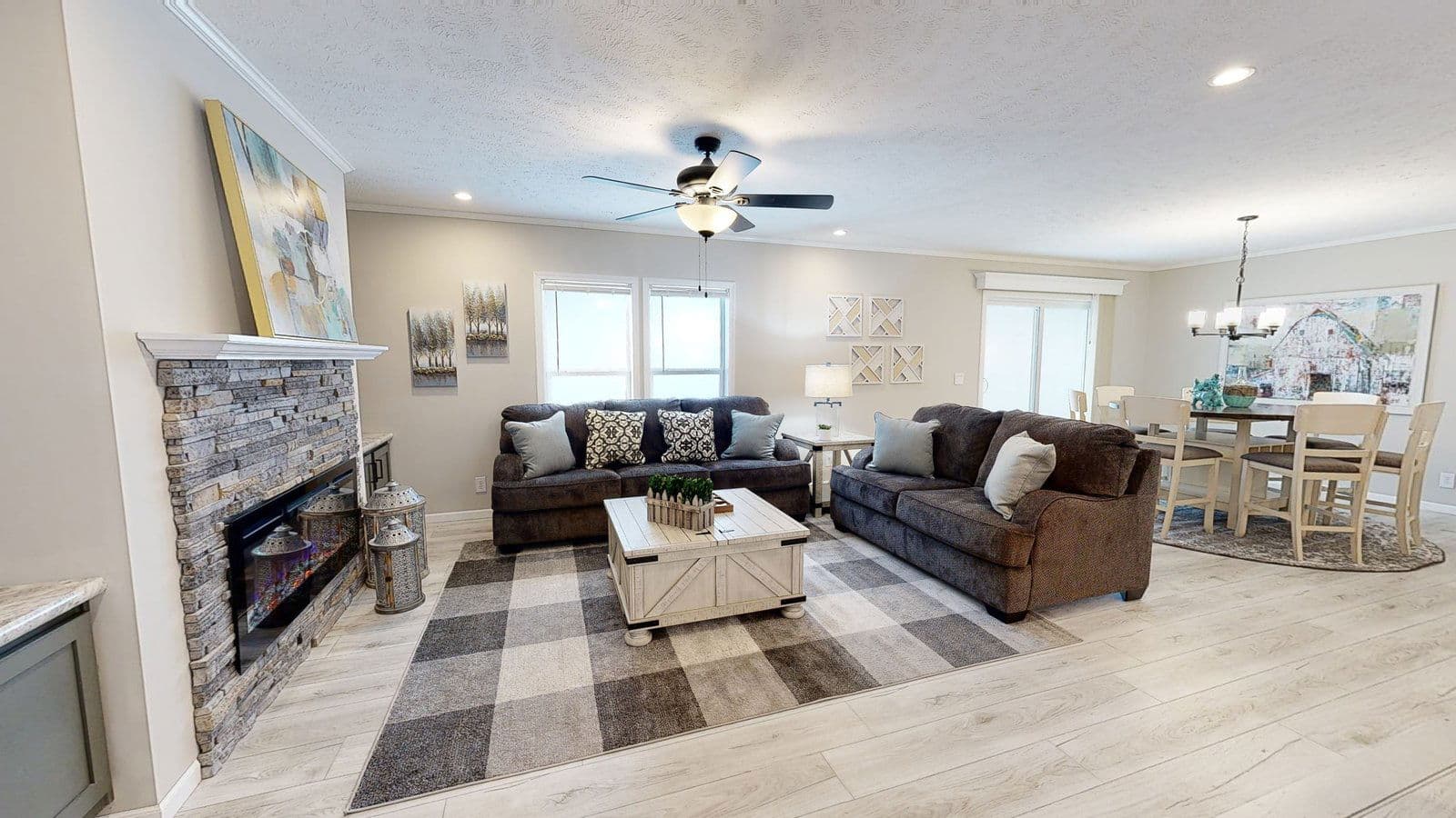 N611 interior home features