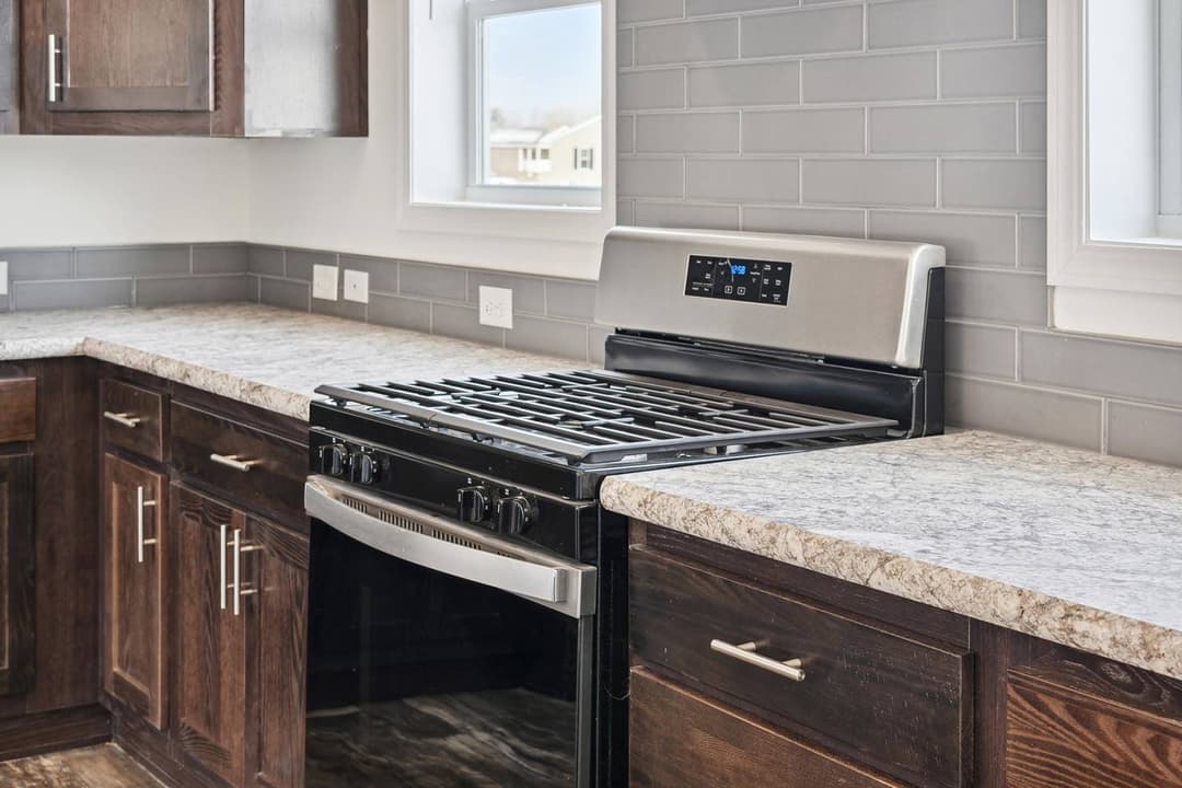 N675 kitchen home features