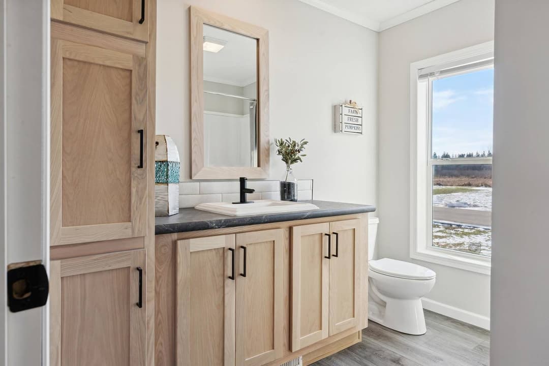 N620 bathroom home features