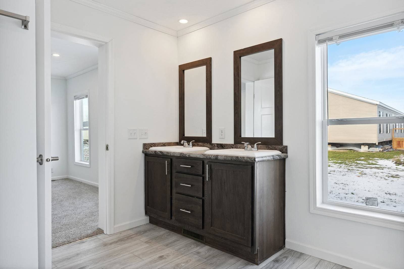 N610 bathroom home features