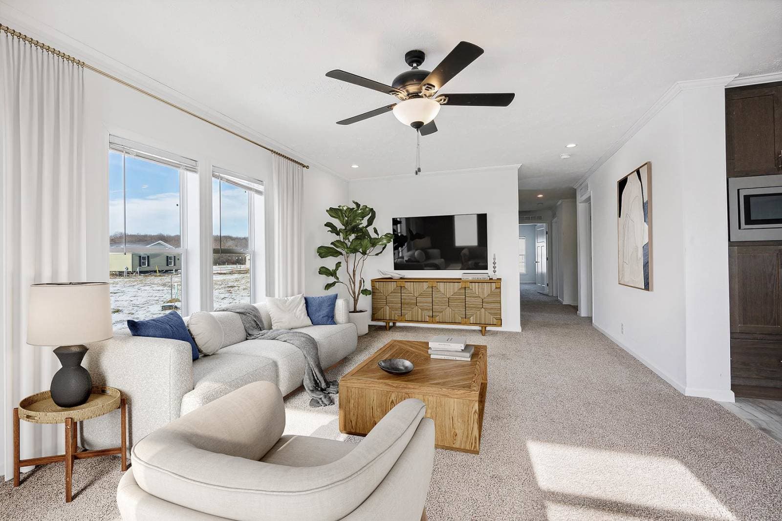 N610 interior home features