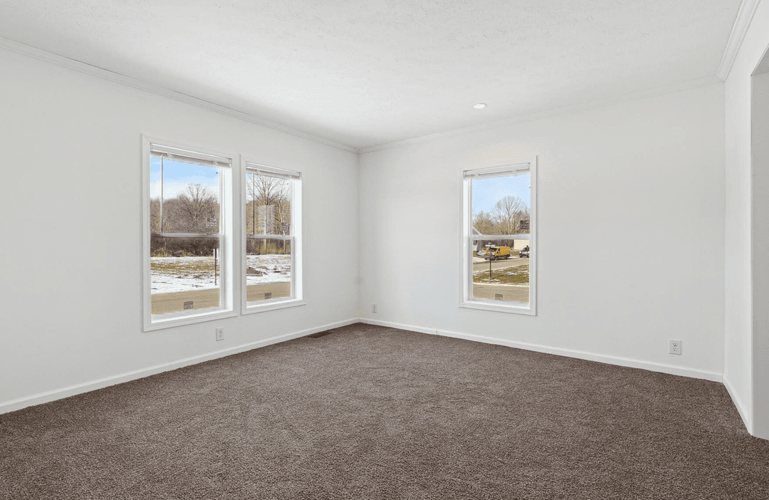 N675 bedroom home features