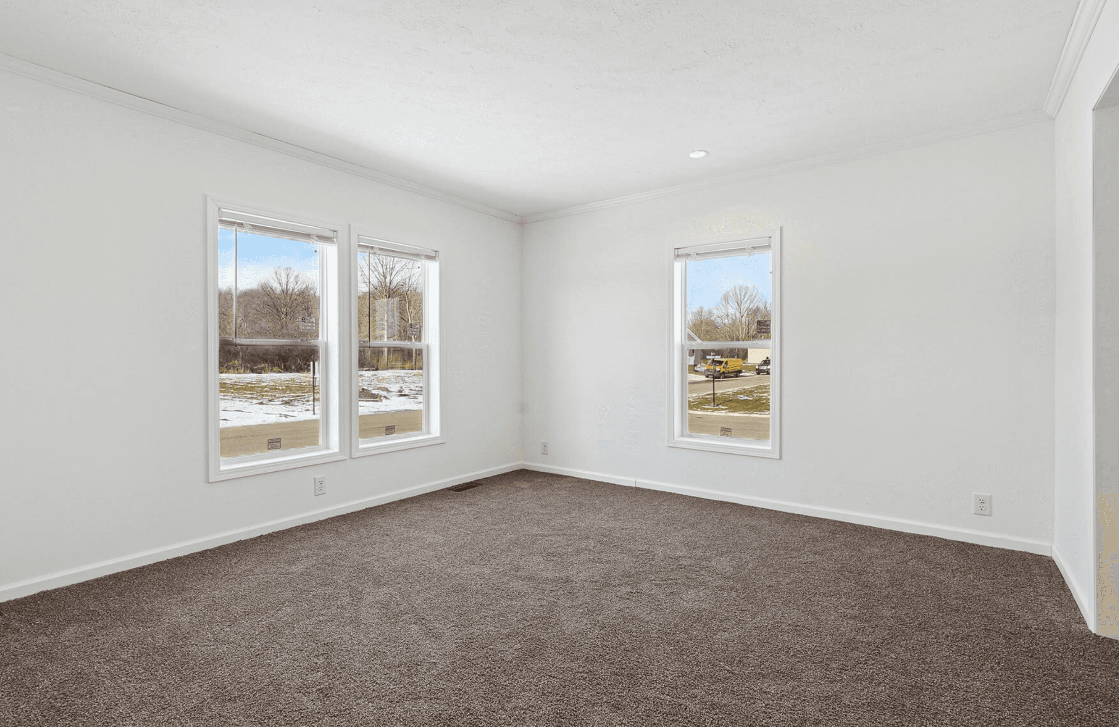 N675 bedroom home features