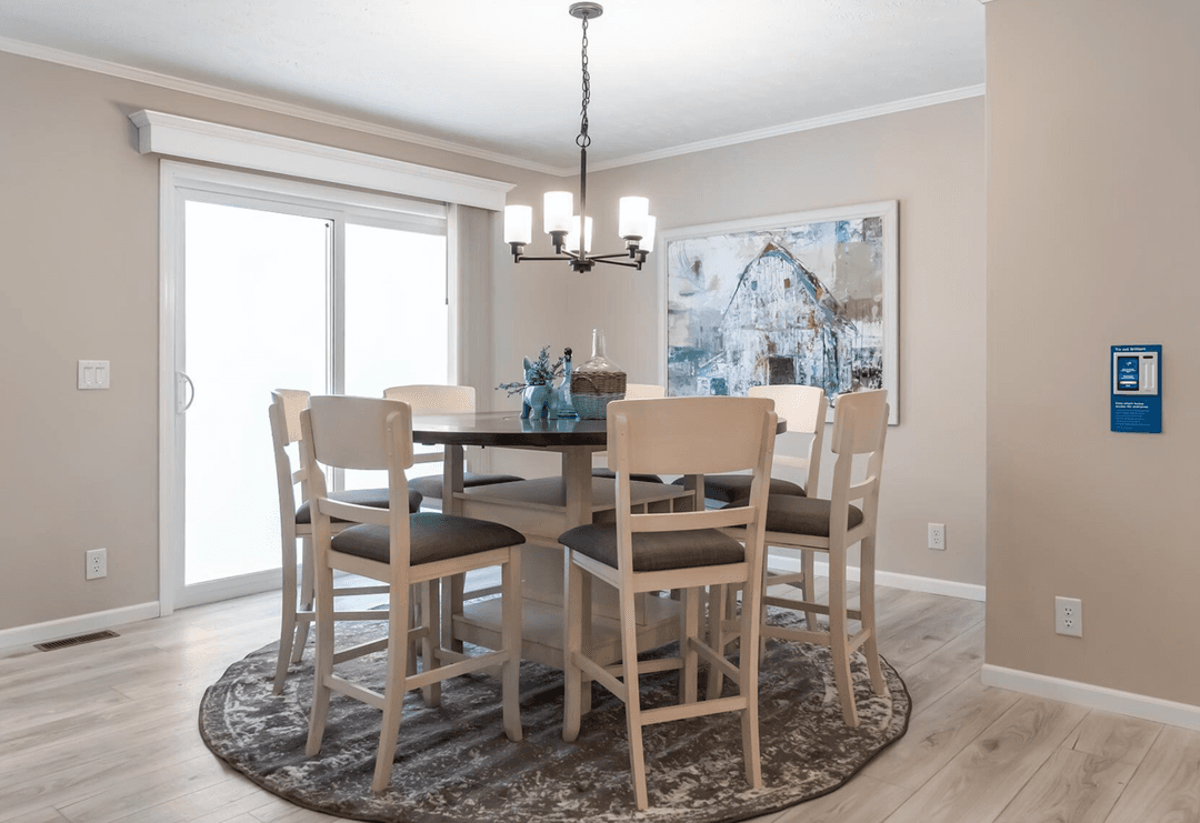 N611 interior home features