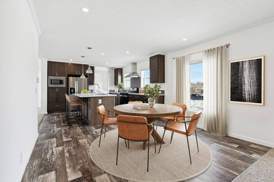 N600 interior home features