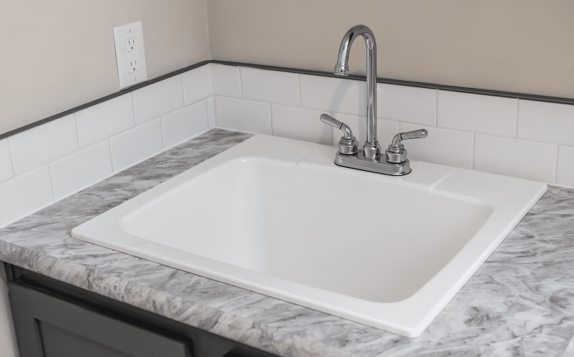 N611 bathroom home features