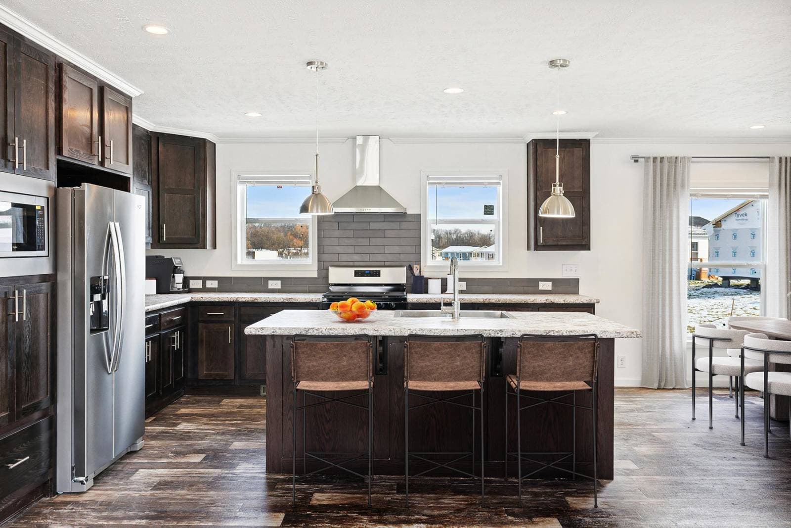 N675 kitchen home features