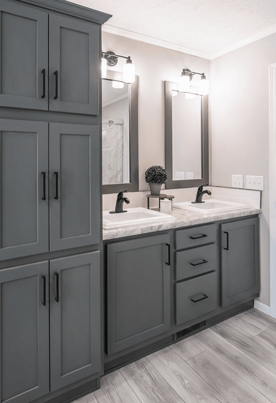 N656 interior home features