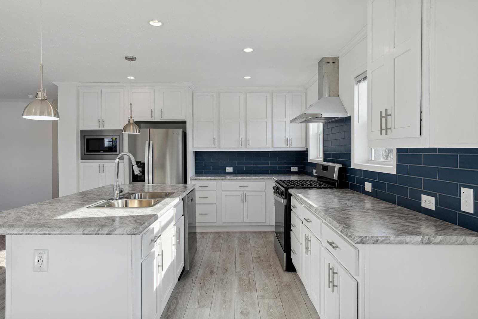 N682 kitchen home features