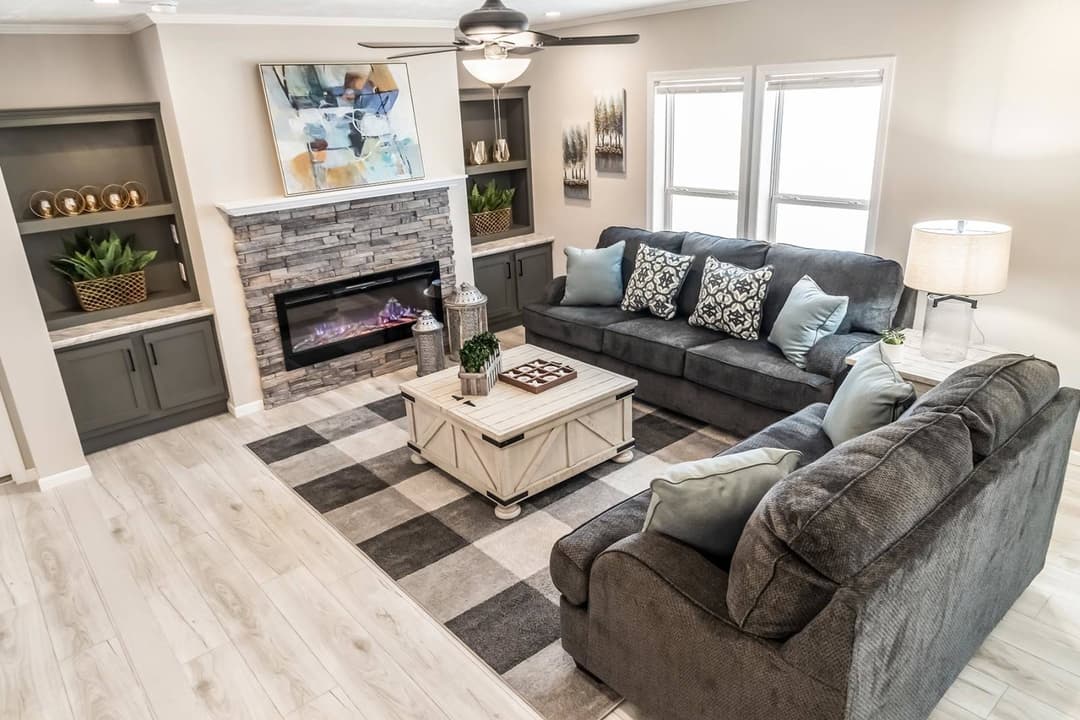 N611 interior home features