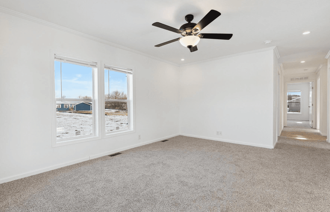 N682 interior home features