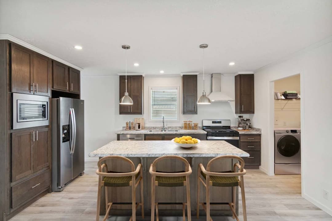 N679 kitchen home features